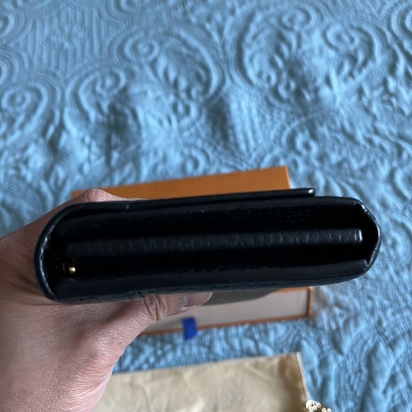 Louis Vuitton Portefeuille Black Capucines Black Taurillon Leather Wallet - Picture 8 of 10